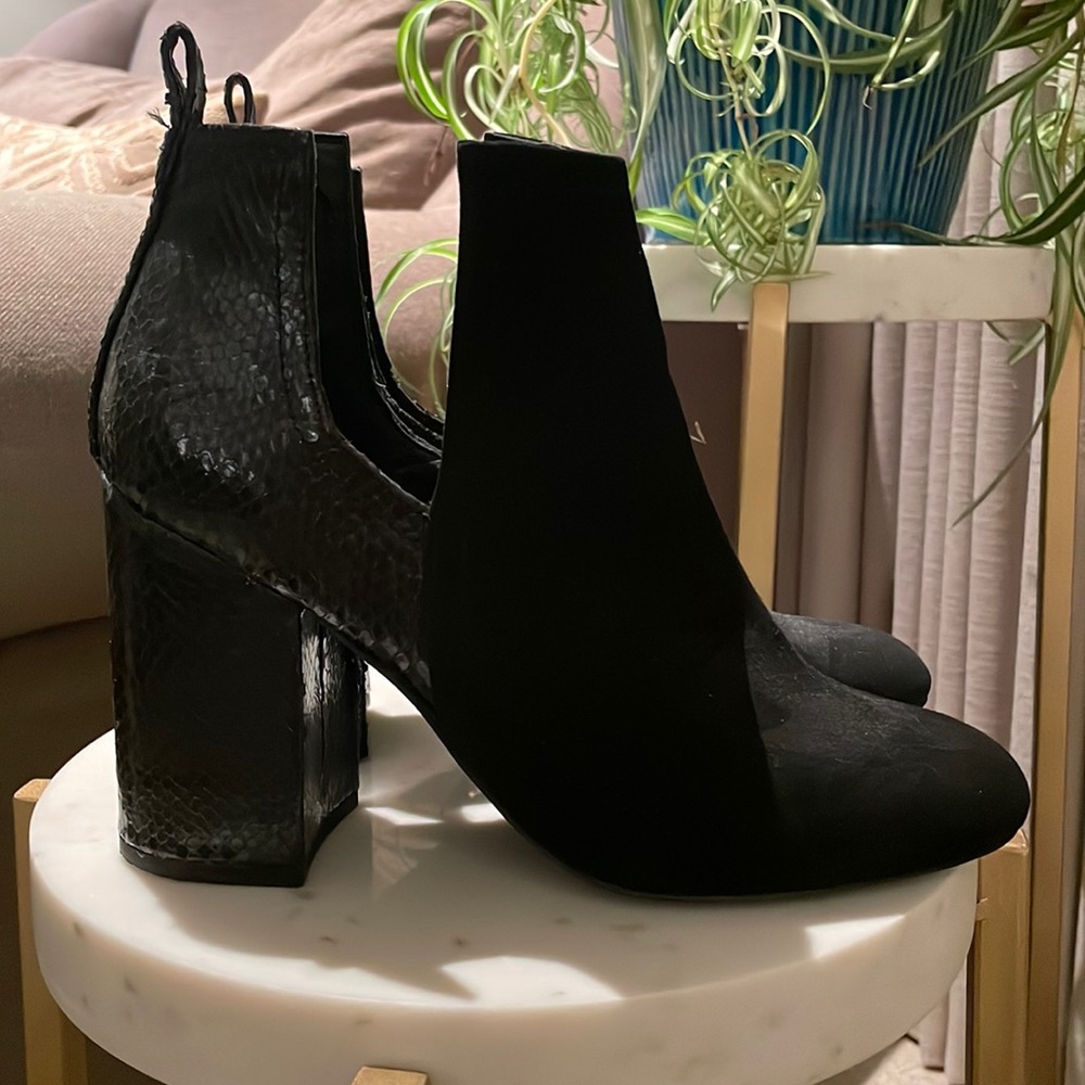 Steve Madden black booties